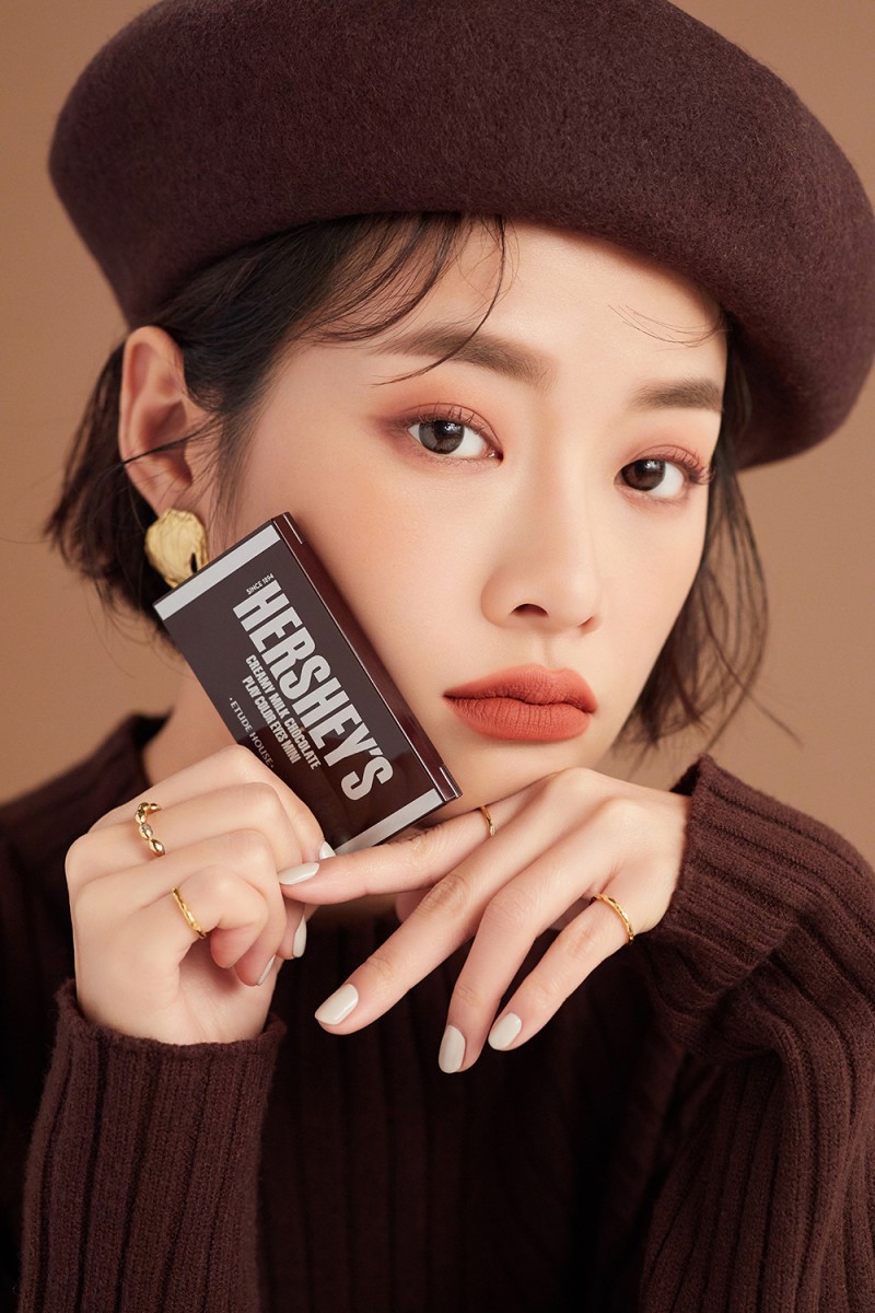 #1 HERSHEY‘S Original 整体的棕色调配色较深,亮片色、雾面哑光色、珠光色都很齐全!轻松搭配出适合各大场合的眼妆~