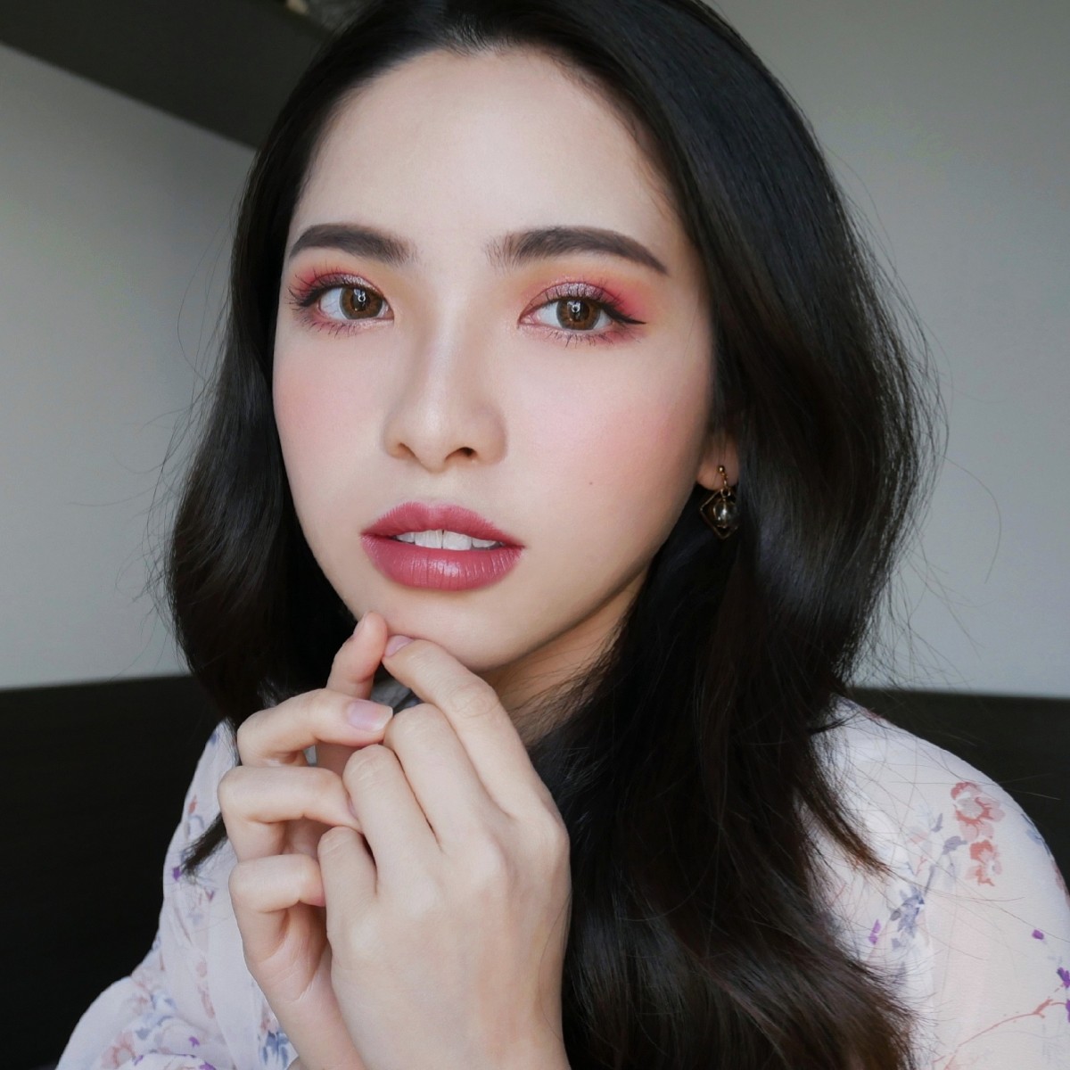 「微醺性感」混血儿眼妆绝对会让你成为派对和聚会上的最瞩目焦点