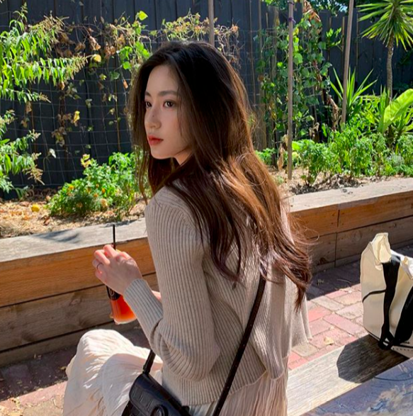 奶奶青年特征:收敛了脾气