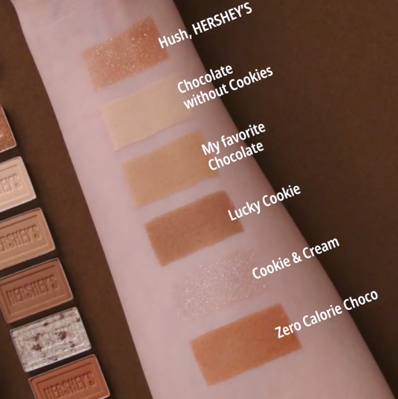 #2 HERSHEY’S Cookies ‘n’ Cream以较浅的大地色系为主要配色,清浅淡雅适合日常使用~