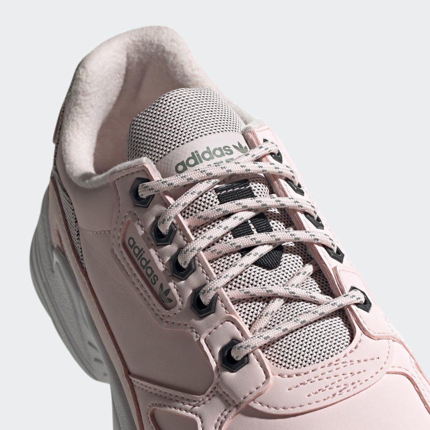 adidas 奶霜草莓色 鞋舌设计