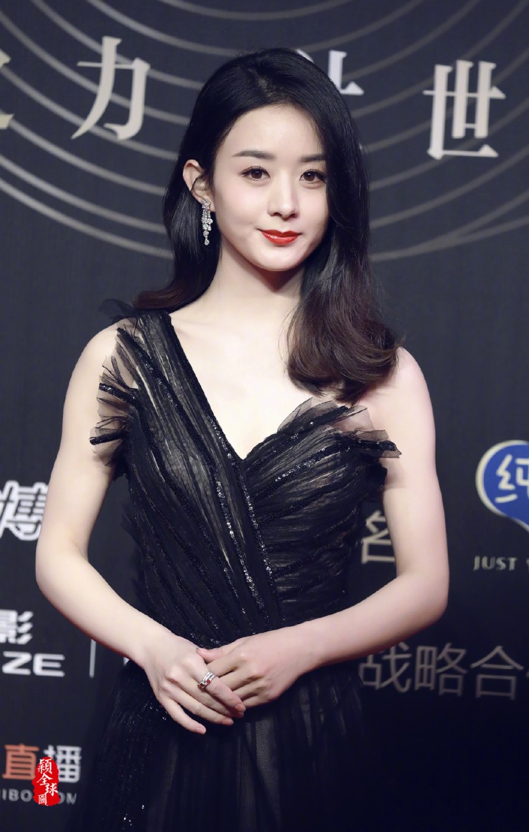 依据脸型选对耳环,让耳环元素不止为你的整体造型大大加分,还能帮助修饰脸型显脸小哟!