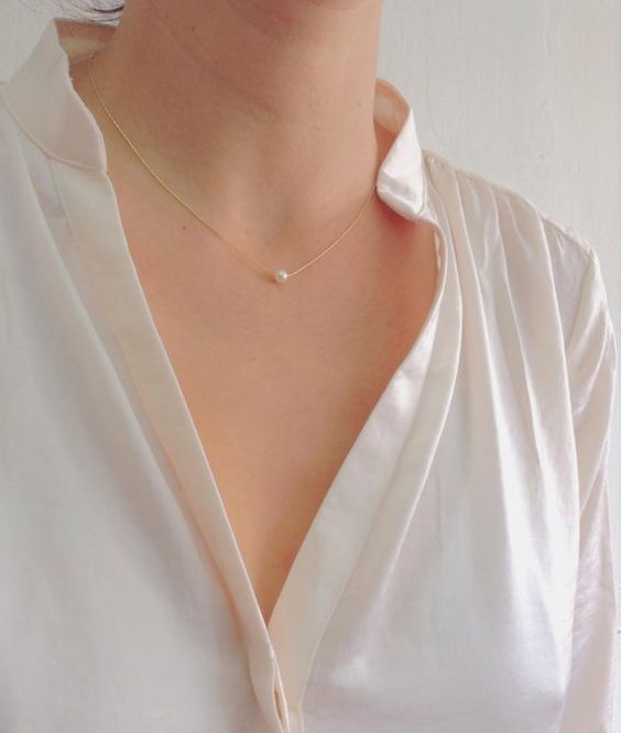 今天来教大家2个去除颈纹的简单方法,轻松养出滑嫩美肌天鹅颈