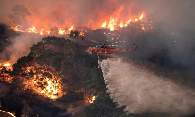 救援飞机扑灭火源
