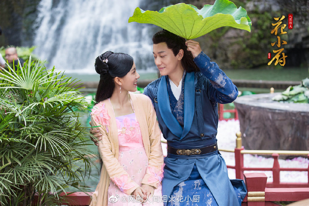 《人间烟火花小厨》改编自熙禾小说《食味记》，故事讲述文武双全的大龄不婚镖头孟郁槐一次意外邂逅并救下了要进村投奔姐姐、厨艺惊人的的少女花小麦。