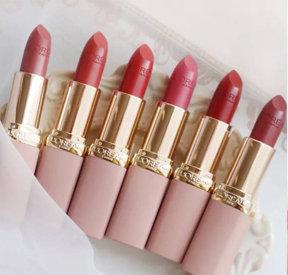 去年七夕限定上架的「L'Oréal小粉管」一推出便征服了一种少女心，低饱和度粉色柔美皮革外包装，一整个高级到飞起 ?