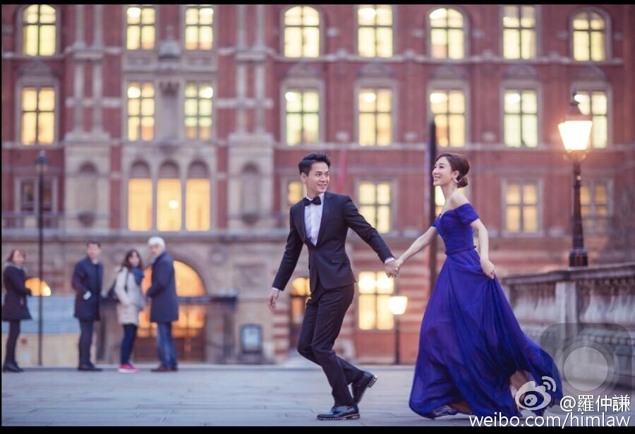 罗仲谦爱妻语录:「很多谢阿怡…刚刚开始拍拖的时候,只有阿怡一个全心全意支持我或者信任我;在这六年间我们经历了很多风风雨雨。(我)认定了这个女人,是我要永远保护和疼爱的女人。」