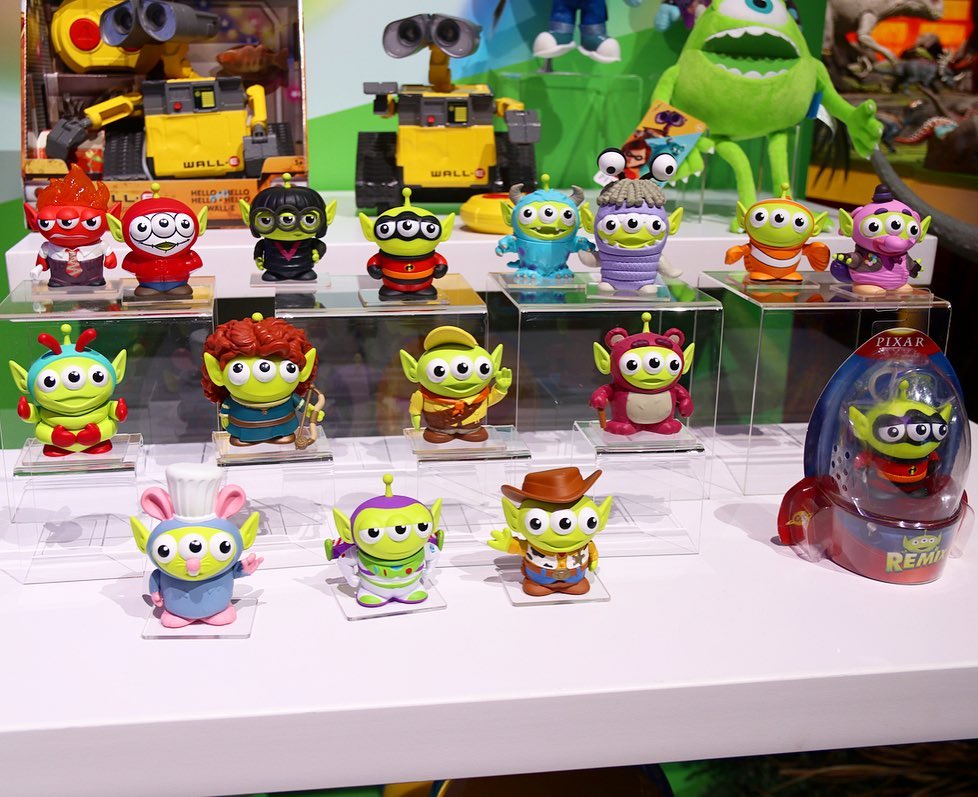 不久前美国玩具制造公司MATTEL宣布推出的「Disney Pixar Alien Remix系列」公仔，巨萌到让三眼怪粉丝们激动到沸腾，高呼「想全部带回家」！