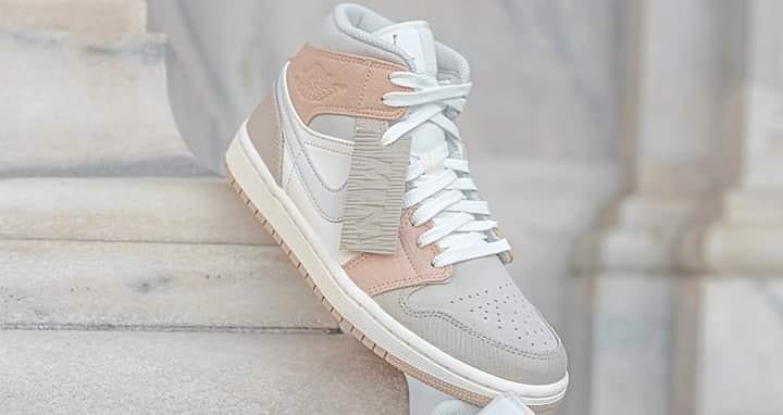 鞋身有多种十分相衬的色泽元素,例如米杏色、奶霜白、蜜桃橘粉色等~