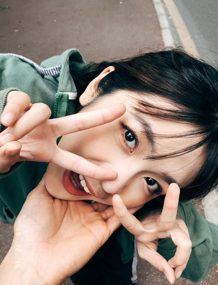 男友的手可以入镜托着女友的下巴~超甜宠溺Feel爆棚!