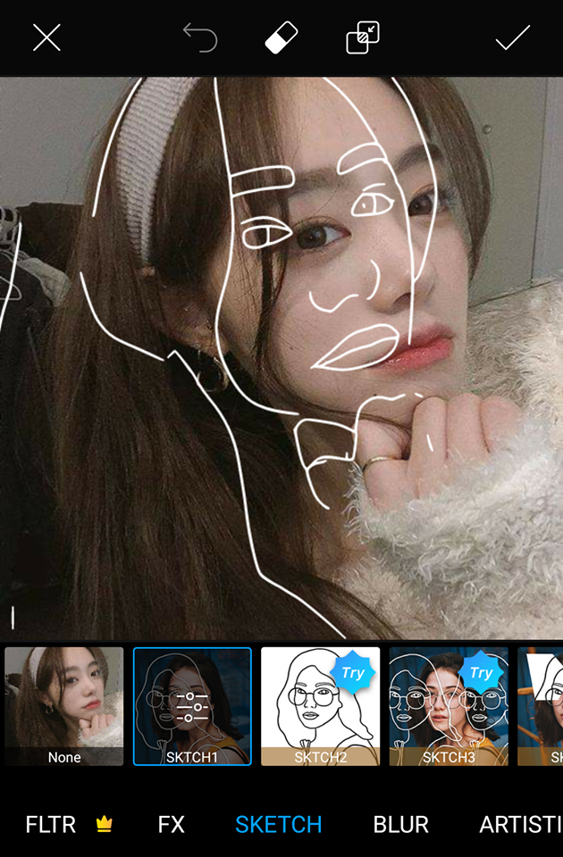 之后选择下方的「fx Effects」,里面会有SKETCH线稿选项;选择后APP会自动生成效果~