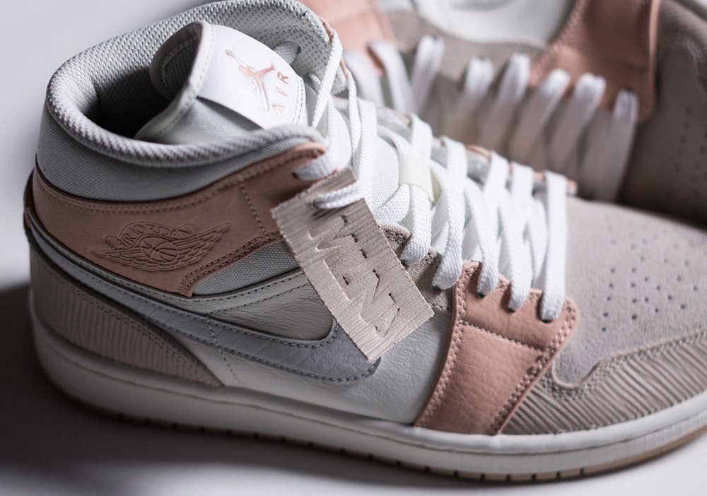 鞋身有多种十分相衬的色泽元素,例如米杏色、奶霜白、蜜桃橘粉色等;而特别有巧思的是,鞋头和鞋身上还运用了不同刻纹材质拼接而成,以此模拟出米兰大教堂建筑的石柱、木纹…设计和细节满分的这波限定款真的太好看啦~