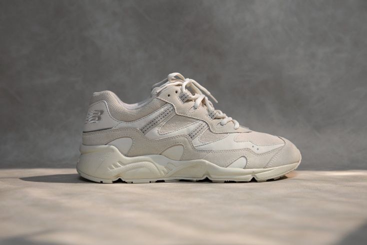 除了粉色款式,这次New Balance 850也同时推出了百搭的「奶油杏白色」和酷帅风「经典灰黑色」。全系列来临即将在台湾官网出售,敲碗希望粉色赶快来马来西亚啊!!
