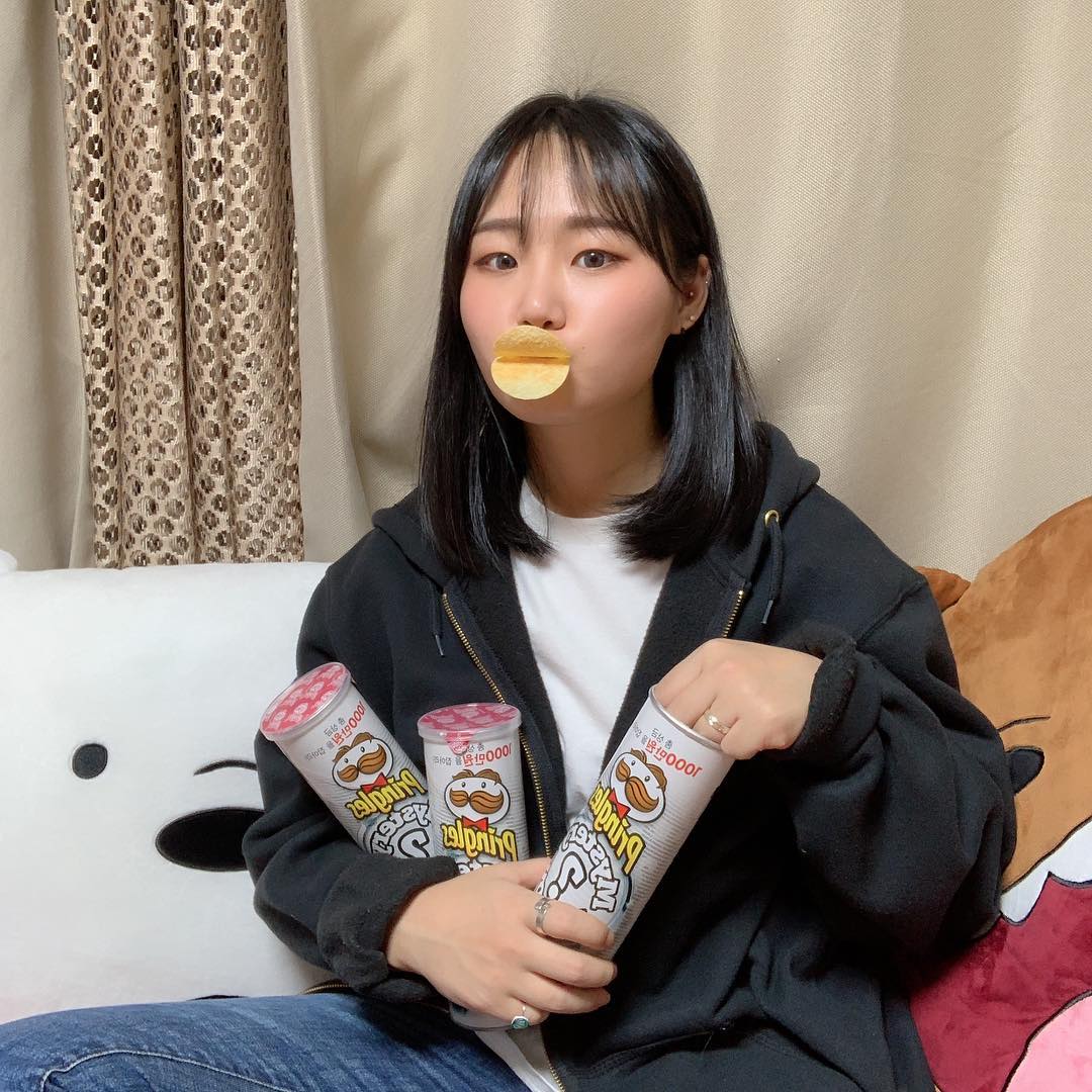 说明了是「神秘口味」，谜底自然不会那么容易揭晓啦（笑）包装上甚至没有注明主要口味，只印上了大大的问号+注明是Mystery Flavour；成分栏这是多种各式各样的辛香料让人摸不着头绪，这波创意行销C编想给他们家?分?