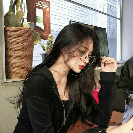 下面给大家盘点出6个「出了社会才懂的心酸」,踏出校园后进入残酷社会的你肯定也会很有共鸣! ✨✨2、时间比乳沟还难挤