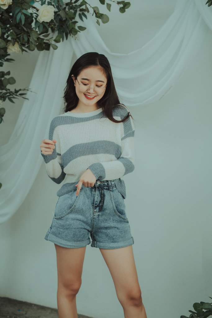 马来西亚时尚女装网店Shoplooh:SHOPLOOH家的服饰完全就是C编和闺蜜们的爱牌❤️ 她们家的设计通常以简约好搭的色调为主,怎么穿都不容易过时!私心推荐她们的衬衣和针织衫~