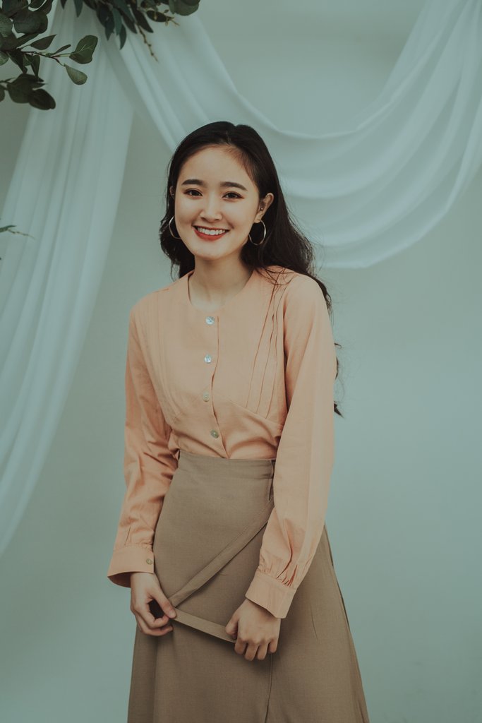 马来西亚时尚女装网店Shoplooh:SHOPLOOH家的服饰完全就是C编和闺蜜们的爱牌❤️ 她们家的设计通常以简约好搭的色调为主,怎么穿都不容易过时!私心推荐她们的衬衣和针织衫~