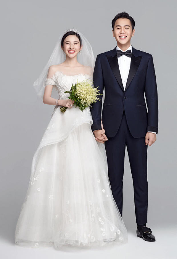 去年6月27日在爱尔兰举行婚礼的张若昀、唐艺昕夫妇,低调相爱9年多正式修成正果,堪称圈中模范爱侣!