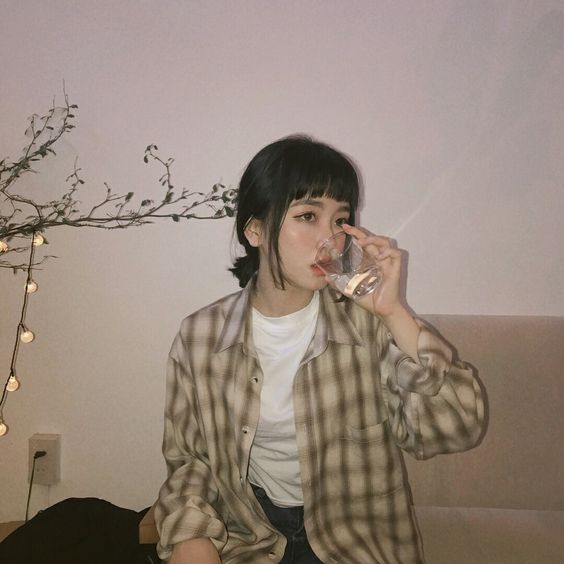 漱口 除了通过摄取维生素D提高呼吸道健康、维持心肺功能良好,不妨可以在外出回家后用漱口水、盐水、浓茶漱漱口,确保口腔卫生可间接帮助维持呼吸道健康。