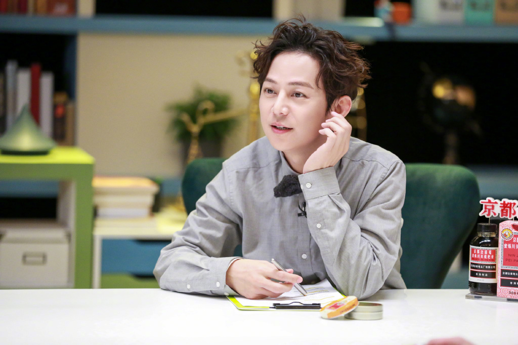 ✨【关于机会】✨ 1、最为难的时候往往也是转机不得不出现的时候。 2、遇到生活的机会总觉得不合适、劝你尝试你又怕失败、需要你改变的时刻却又不肯放弃自己…后来你说生活拒绝了你，那你想想你多少次拒绝了生活？