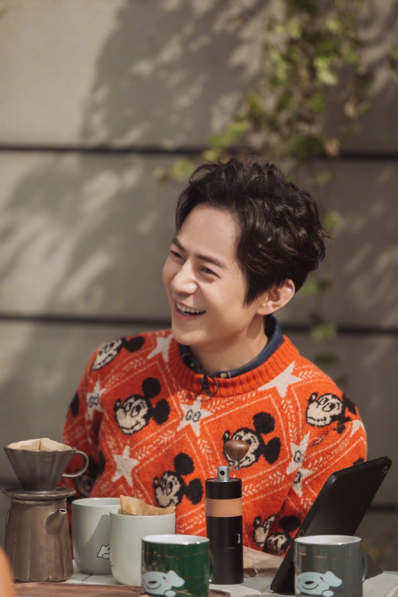 ✨【关于珍惜】✨ 11、所以人为什么需要陪伴，就是因为有些陪伴它是不可以再重生的，错过就是错过了。 12、我曾经想过让时光倒流，可以弥补一些遗憾，比如说对家人的陪伴、错过的朋友或者在某一个节点可能做得不是特别完美的决定，但是我现在冷静的想想，好像你哪怕回去再来一次，你可能还是会无法避免其他遗憾的再次发生。 13、人生终归是寂寞的；所以路上如果你遇到对你好的人，要珍惜。