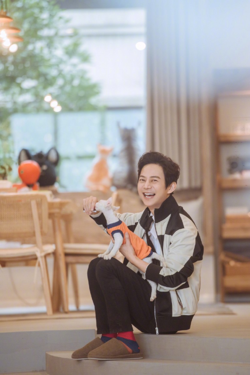 ✨【关于困难与失去】✨ 3、不会有任何的失去的，你只会积累经验和让你变得更强大。 4、如果你真的觉得很难，你就放弃；但是放弃了就不要再抱怨。我觉得人生就是这样，世界有时候真的是平衡的。每个人都是通过自己的努力，去决定自己生活的样子。