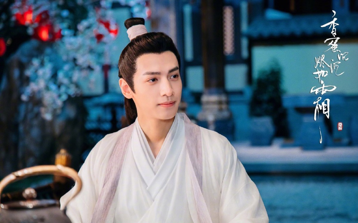 「谁是你心中的古装白月光」票选结果:第七名:罗云熙(641610 票) 有看过《香蜜沉沉烬如霜》的观众相信都曾为罗云熙在剧中饰演的「润玉」沦陷!尤其一身洁白衣衫造型更显他的温润如玉~虽然剧中后半段润玉正式黑化,但超悲情的人物设定让人恨不起来的说~去年热播的《白发》中罗云熙也是完美诠释了其古装男神魅力!紧接着有他领衔主演的古装大剧《月上重火》、《皓衣行》都在待播中,期待值满分!