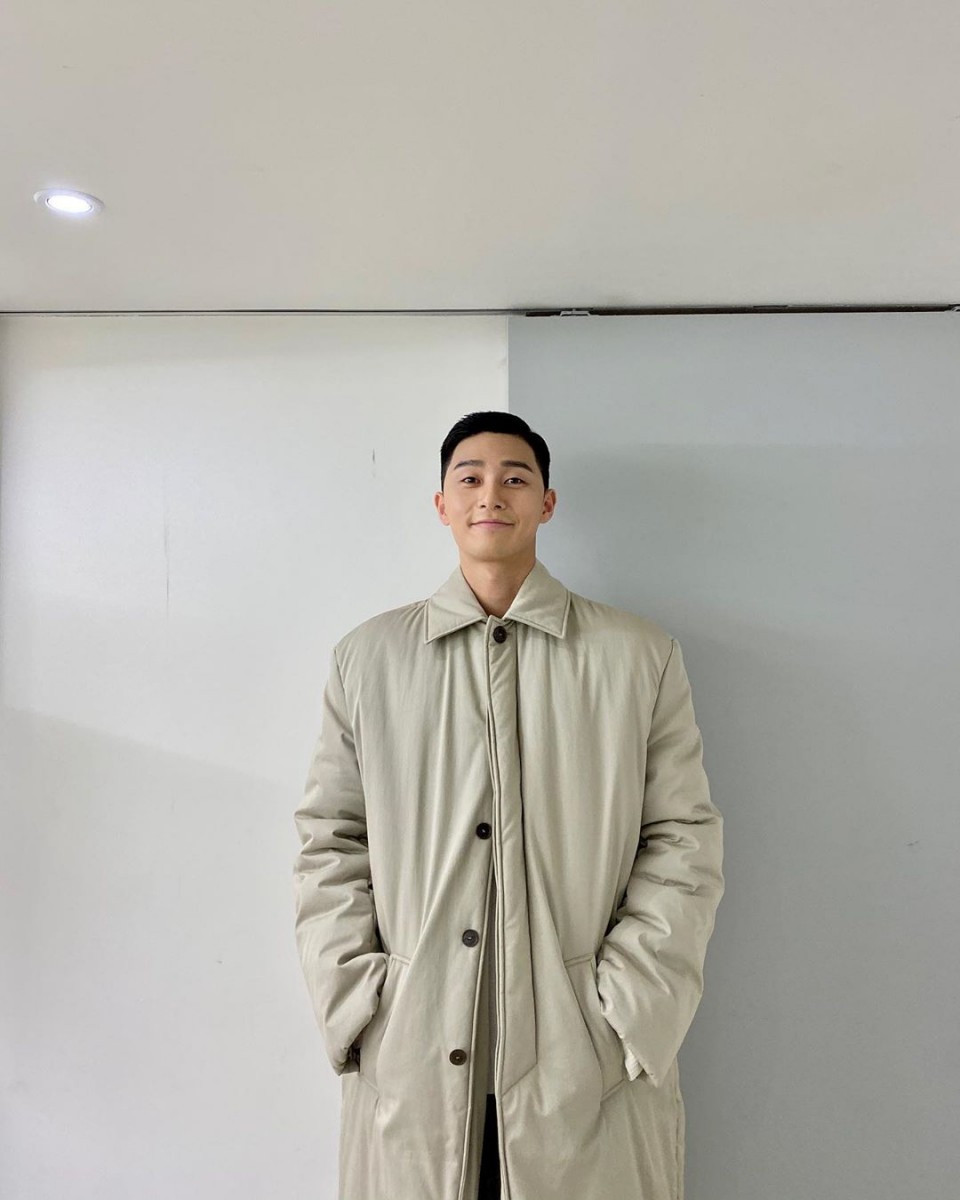 6、已服完兵役 大部分的韩国演艺圈男艺人都在当红时期服兵役,而朴叙俊则是少见的在正式出道前已服完兵役退伍的男艺人。