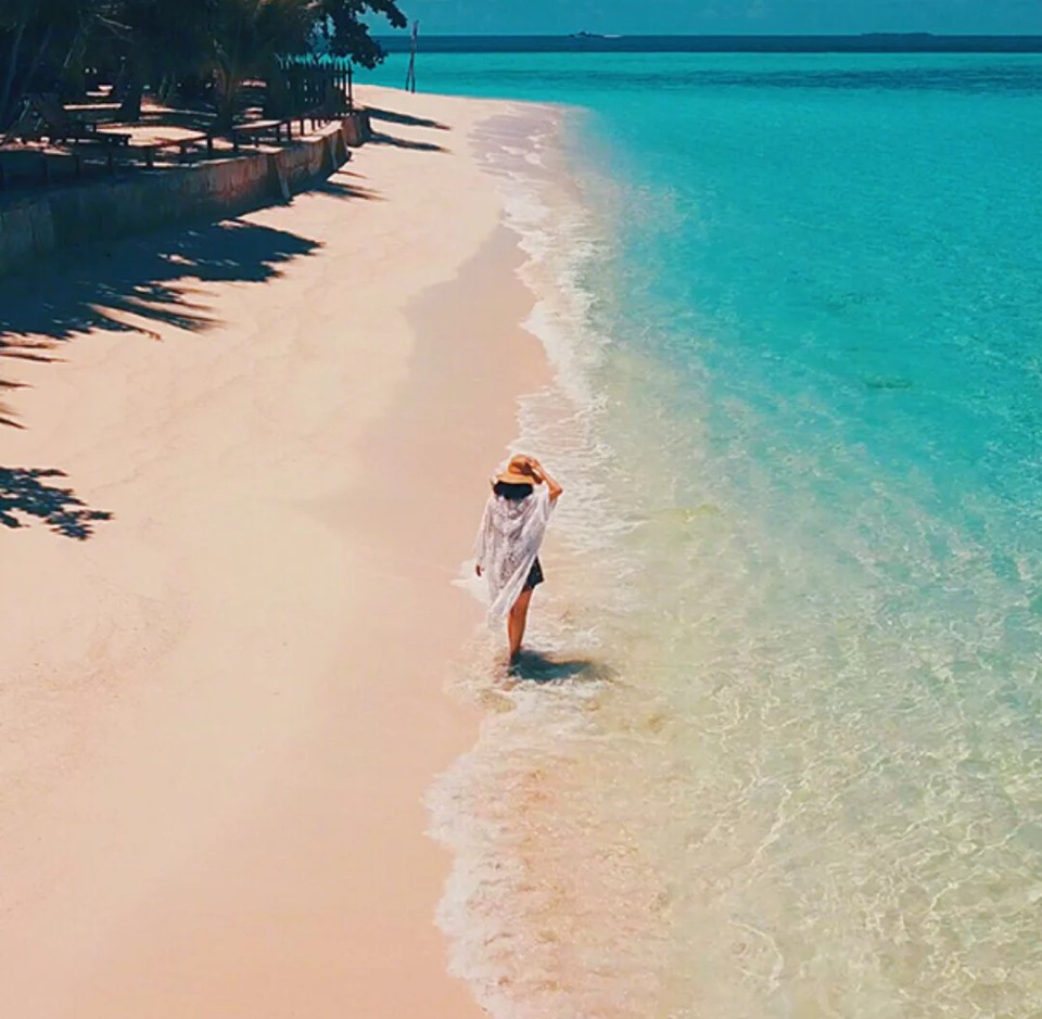 比如位于东马沙巴州的「Pom Pom Island 邦邦岛」,就被誉为度假必去的「马来西亚版马尔代夫」 。