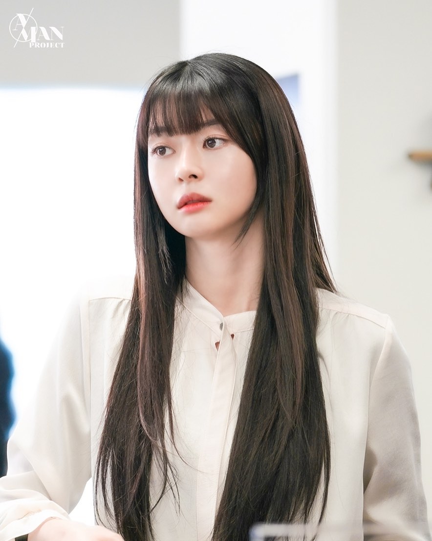 该角色由女团Hello Venus出身的权娜拉饰演;从她初期让人又爱又恨的个性,到后期牺牲事业前途只为报恩…精湛演技让观众们大赞她演绎表现和颜值一样Perfect~❤️