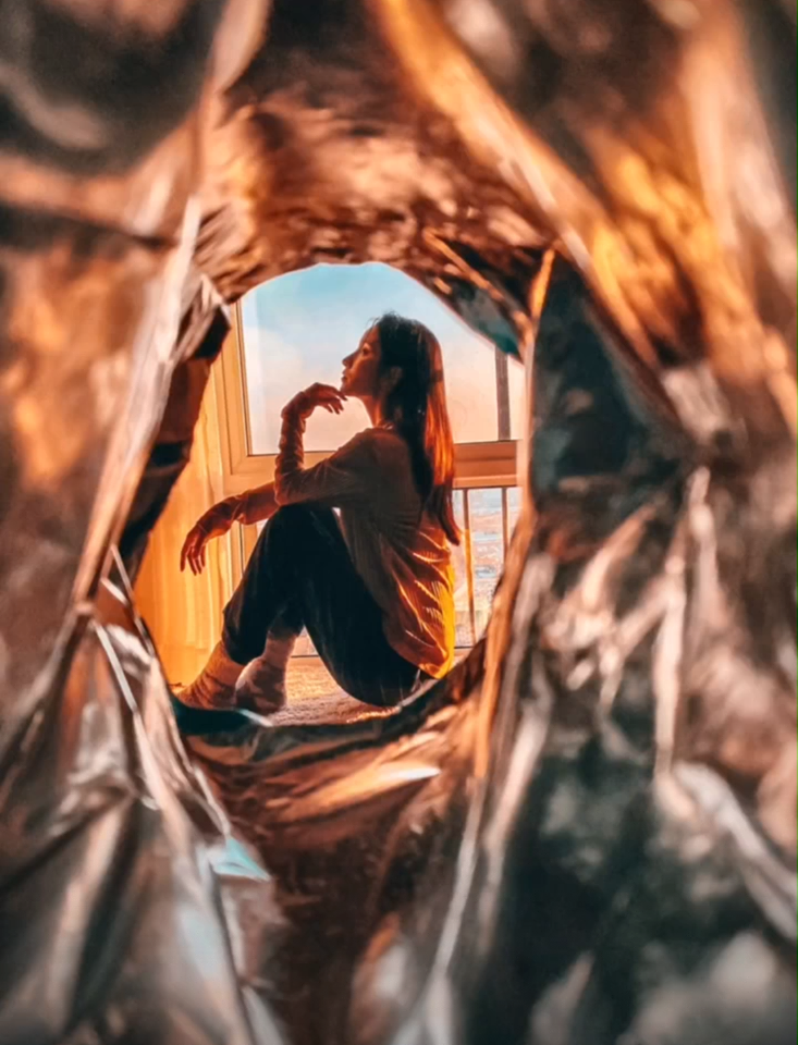 用薯片包装纸拍出超有意境的「剪影」效果吧~侧身角度更唯美!