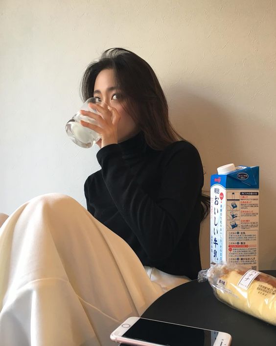 饮食均衡健康 多吃优质蛋白如:鱼类、肉类、奶类、蛋类、豆类;这些优质蛋白含量高的食物可助构成具有免疫功能的抗体成分。此外,尽量少摄取会削减白血球功能的「精制糖」。