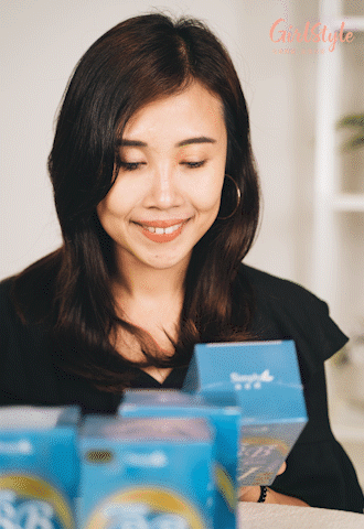 其中蕴含的成分包括:可助滋润肌底,让暗淡无光肌肤轻松变得水润亮泽的「细小分子玻尿酸、赛洛美」; 为留住青春美颜强力应援,促进体内重要代谢因子的「高浓度谷胱甘肽、胶原蛋白」;含高抗氧化剂,有效帮助延缓肌肤老化的「虾红素、白藜芦醇」。