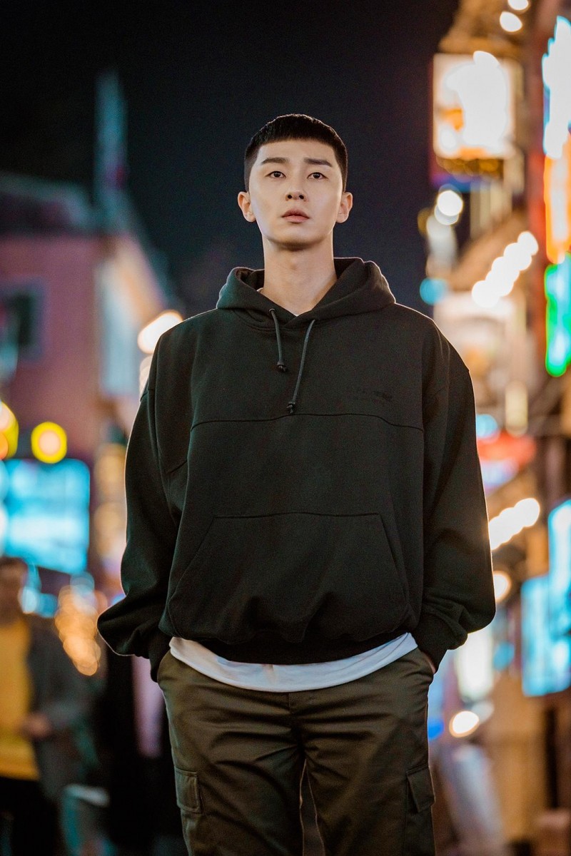 无论你是不是韩剧忠实观众,「朴叙俊」的大名你肯定有所耳闻!除了有他领衔主演的本季超夯热播剧《梨泰院CLASS》,过去他在《Kill Me Heal Me》、《她很漂亮》、《花郎》、《三流之路》、《金秘书为何那样》等等韩剧中都有着极其亮眼的演绎表现。