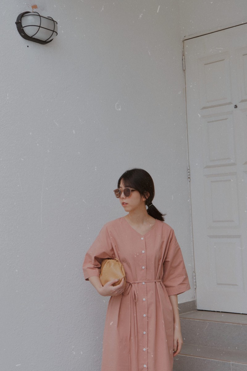 马来西亚时尚女装网店we enjoy simplicity:风格与其名字相呼应,以「极简风」为主~素净的颜色、可盐可甜的女孩感设计...简直不要太好看? 无论是学生党、上班族女生,相信都能在她们家买到极好搭的时尚Items~