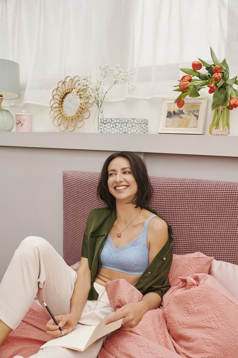 很多女生会觉得无钢圈内衣承托不住胸形,但这款无钢圈Fit Smart内衣精心使用完美贴合胸型的4D弹性蕾丝与内垫制成,加上肩带提供的支撑力和集中聚拢能力,超强结构设计让它不仅穿戴上身舒适,还能让你整个人「昂首挺胸」自信满满哟!