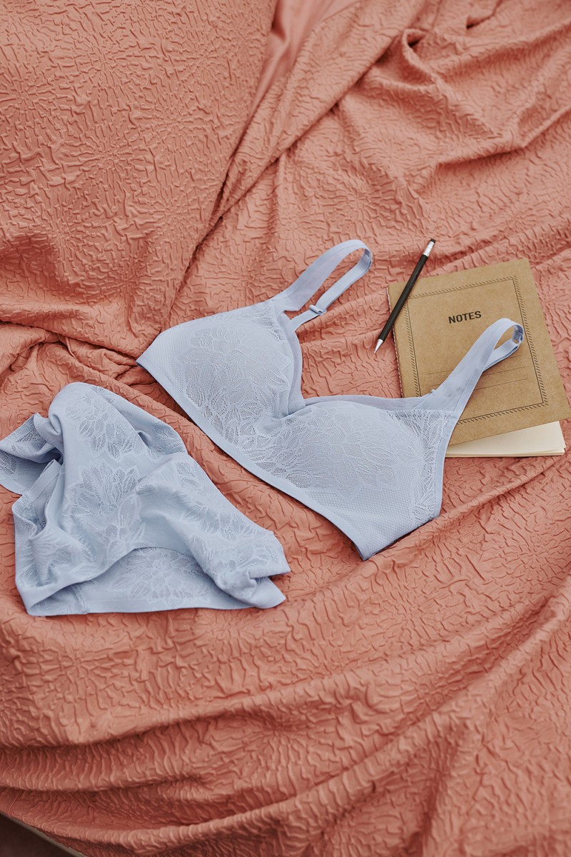 除了功能性细节部分超赞,Fit Smart的无痕设计更是符合了大部分女生选择内衣的日常需求—「百搭」!提供极致舒适感的它,让你无论是休闲外出、工作、还是睡眠时间都能舒服穿戴、从早到晚维持美好胸型。