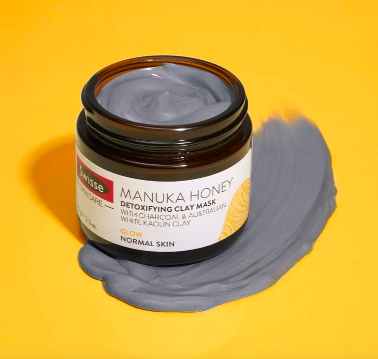 Swisse Manuka Honey Detoxifying Clay Mask 含天然Manuka蜂蜜成分可助抗菌消炎、舒缓肌肤,让肌肤在厚敷上这款排毒面膜后不仅能达到洁净效果,还能保持肤质柔软滋润。