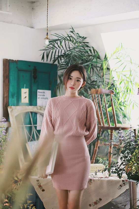 得5个（A）? 柔美系「草莓樱粉」 喜欢粉色并不意味着一定就是「少女心」满溢的人。你们个性浪漫、待人热诚，和你们相处总能感受到各种温暖；你们喜好和平、因性格敏感所以懂得照顾他人情绪，但太照顾他人情绪而忽略了自己的真实感受。