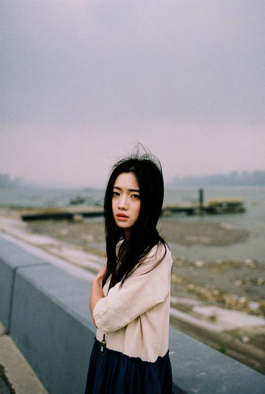 ✨Lulu黄路梓茵:每一次的告别,都是一次狠狠地长大;虽然我们很不想要这种长大…是呀,面对生命的告别是一种强迫式的成长、面对感情的告别也是一种。虽然通往大人的这条路真的好难,但我相信彼此经过思考和沟通之后的离开,这都会是我们长成更好的样子,以后说不定还能以更好的样子再次相遇。 ✨ 范冰冰:人的一生可能会经历各种告别,在我们的相遇中收获的爱和温暖都化为了永恒的力量;感谢一路走来你所有的给予、支持和爱。谢谢未来还会有的关心和爱护。我们不再是我们,我们依然是我们。