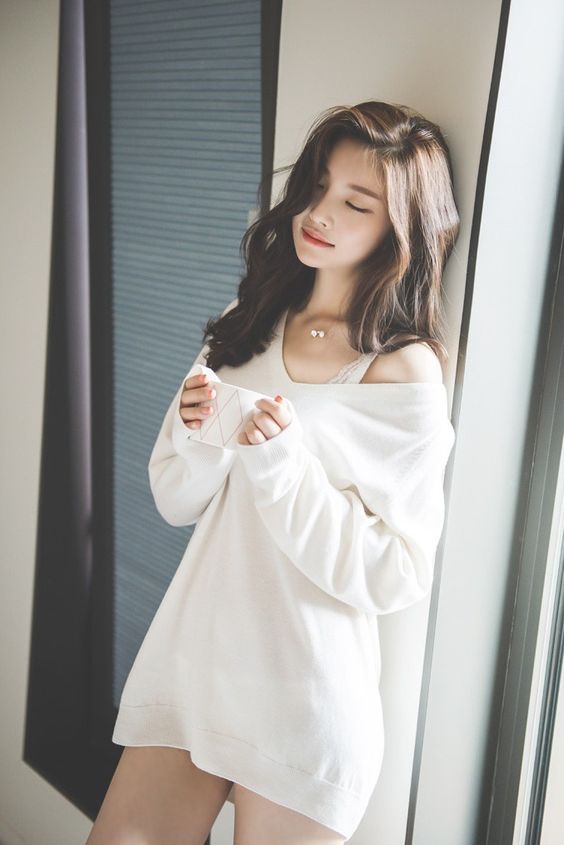 究竟选内衣有什么需要注意的Tips、女生们需要知道的「关于内衣的那些事儿」又有哪几项重点呢?下面来给Girls们详细讲解:不合身的内衣一定要淘汰!千万别为了集中托高效果故意选择Size小一点的内衣,这样做会影响乳房和身体健康哟!