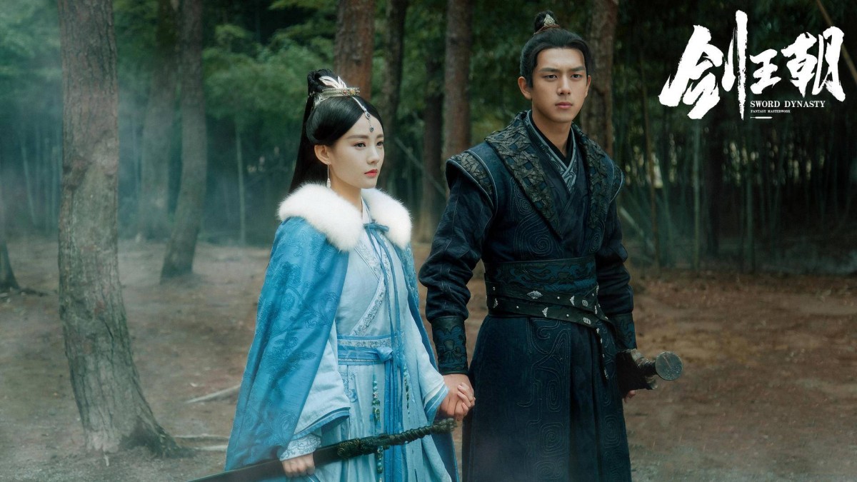 「谁是你心中的古装白月光」票选结果:第四名:李现(884913 票) 要说到2019年男神榜单关键字,「李现」绝对占领榜首!继超火甜宠剧《亲爱的热爱的》播毕后,李现携手李一桐主演的《剑王朝》很快便开播。虽说剧中他的扮相被部分网民评价为拉低了其颜值,但无阻人气高的他登上「古装男神」排行榜TOP 4~预计今年8月「现男友」和陈立农主演的古装玄幻电影《赤狐书生》会隆重上映,大家一起坐等+期待吧~