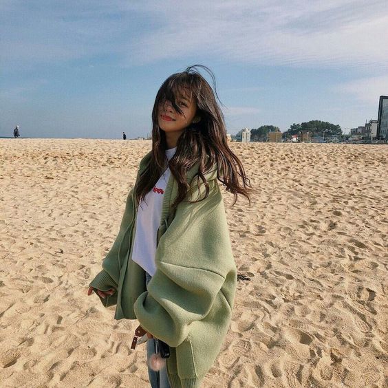 得2个（B）+ 3个（A）? 清新系「薄荷绿」 待人接物有礼貌而谦虚，具有坚定的信念和价值观。你们充满活力，对领域广泛的事物很有兴趣，对一切抱持希望、积极面对。你们也特别擅长于人际沟通，但私下的你戒备心颇强，不会太容易深信他人。