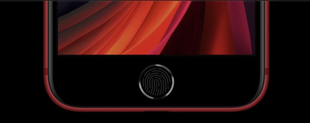 首先外观方面,iPhone SE2有着和iPhone 8相似的外观,没有全屏也没有「刘海」,屏幕配备4.7寸Retina Display LCD材质触屏,配备了经典Touch ID指纹识别键。配色部分则没有如之前传闻中的推出夜幕绿、糖果色,仅供黑、白、红可选。