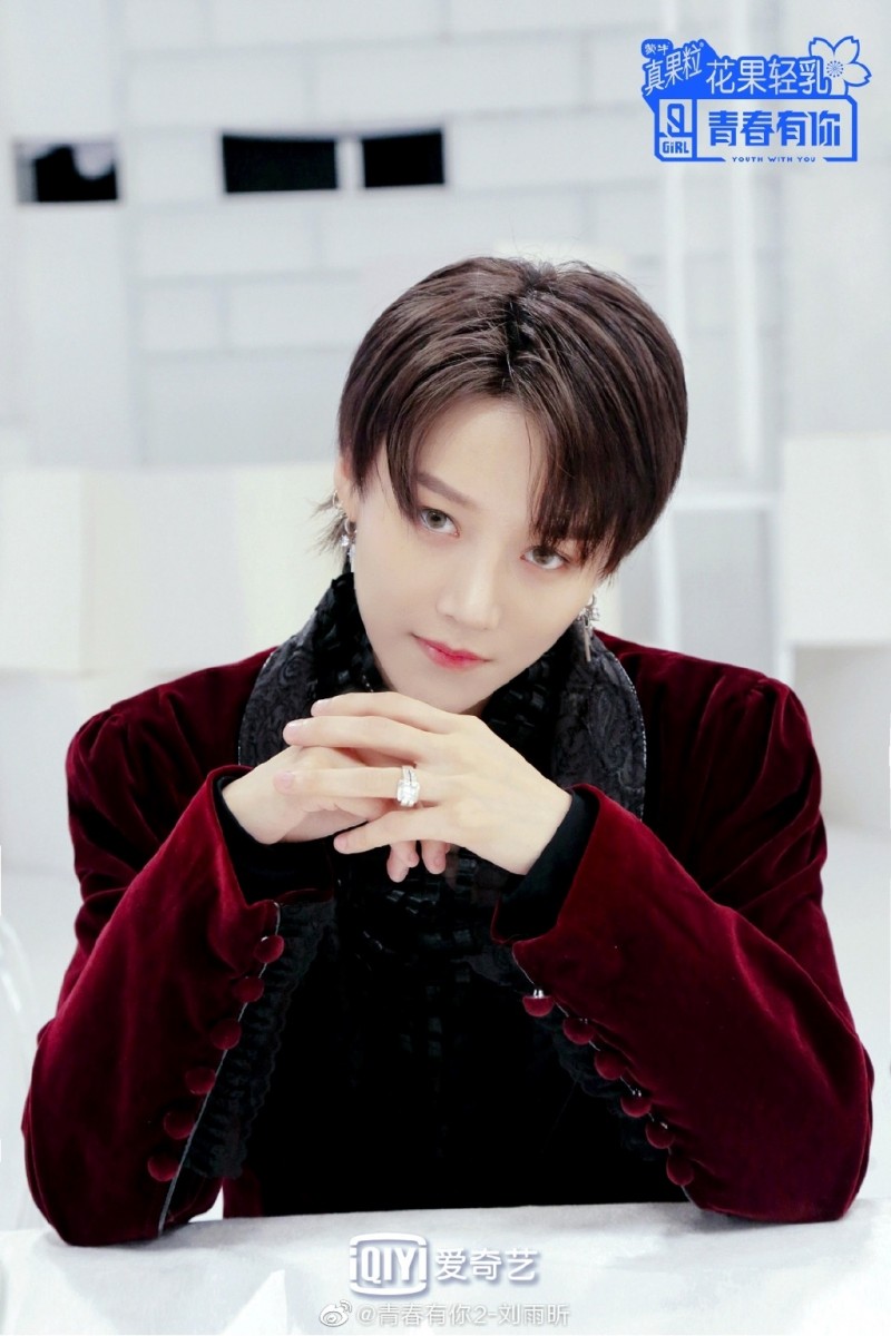 ✨刘雨昕 C编私心最Pick的正是被称为「一出场就是王者」的刘雨昕~造型打扮中性的她能酷能美,而且还是擅长歌唱、舞蹈、Rap、编曲、编舞、钢琴的全能ACE…这么优秀的小姐姐叫人怎么能不深陷于其魅力之中!?