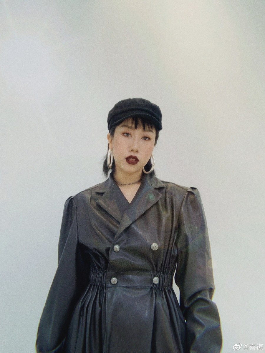 ✨上官喜爱 相信很多喜欢上官喜爱的朋友们,都被她第一期中的超狂SOLO表现暴击心脏!? 气场魅力MAX、说唱和演唱魅力都极佳、能性感抚媚能酷美爆棚的气质,难怪连LISA和Ella都被她狂圈粉!