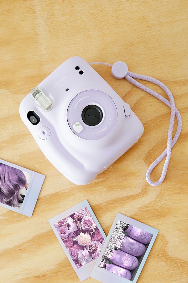 ✨暴击少女心的粉嫩嫩色调 Instax Mini 11和上一代的Mini 9一样,提供多款颜色选择;但后者颜色饱和度较高,是特别鲜明亮眼的「糖果色系」。本次Instax Mini 11推出的热卖色调,是更加狙击少女心的「粉嫩嫩色」;其中「柔雾樱粉Blush Pink」和「香芋紫Lilac Purple」完全就是女生一定会一见钟情的款式吖 ?