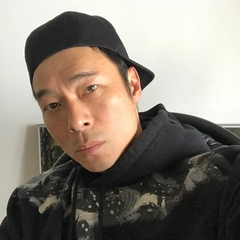 ? 不愿意让你出现在他的社交媒体平台上 有些男生的确对玩社交平台不感兴趣,但「因为不玩社交平台所以没公开交往情况」,以及「不愿意在社交平台公开交往情况」的差别可大了!后者那是完全没有要给你名分的意思,他或许手边还有好几个和你一样没被公开的女孩呢~