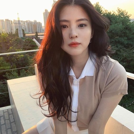 今天C编就带大家来学习如何打造「最强小三」同款女神卷发,透过这款魅力发型帮助自身外型和桃花UP UP ❤️