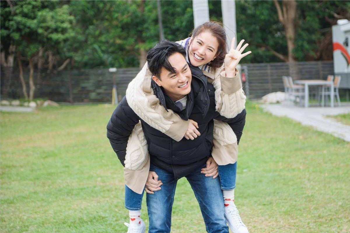 好男人计分表:16、他未必浪漫,但偶尔会送你些小礼物、手作小物逗你开心。 17、爱屋及乌,重视你的家人和朋友。 18、支持你做自己喜欢的事,最希望的就是你可以开开心心。 19、和他在一起让你觉得自己进步、成为更好的人。 20、会陪你疯,玩玩闹闹。